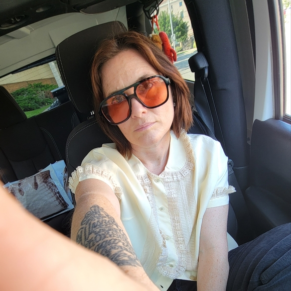 Meet your Posher, Sarah - Picture 1 of 16